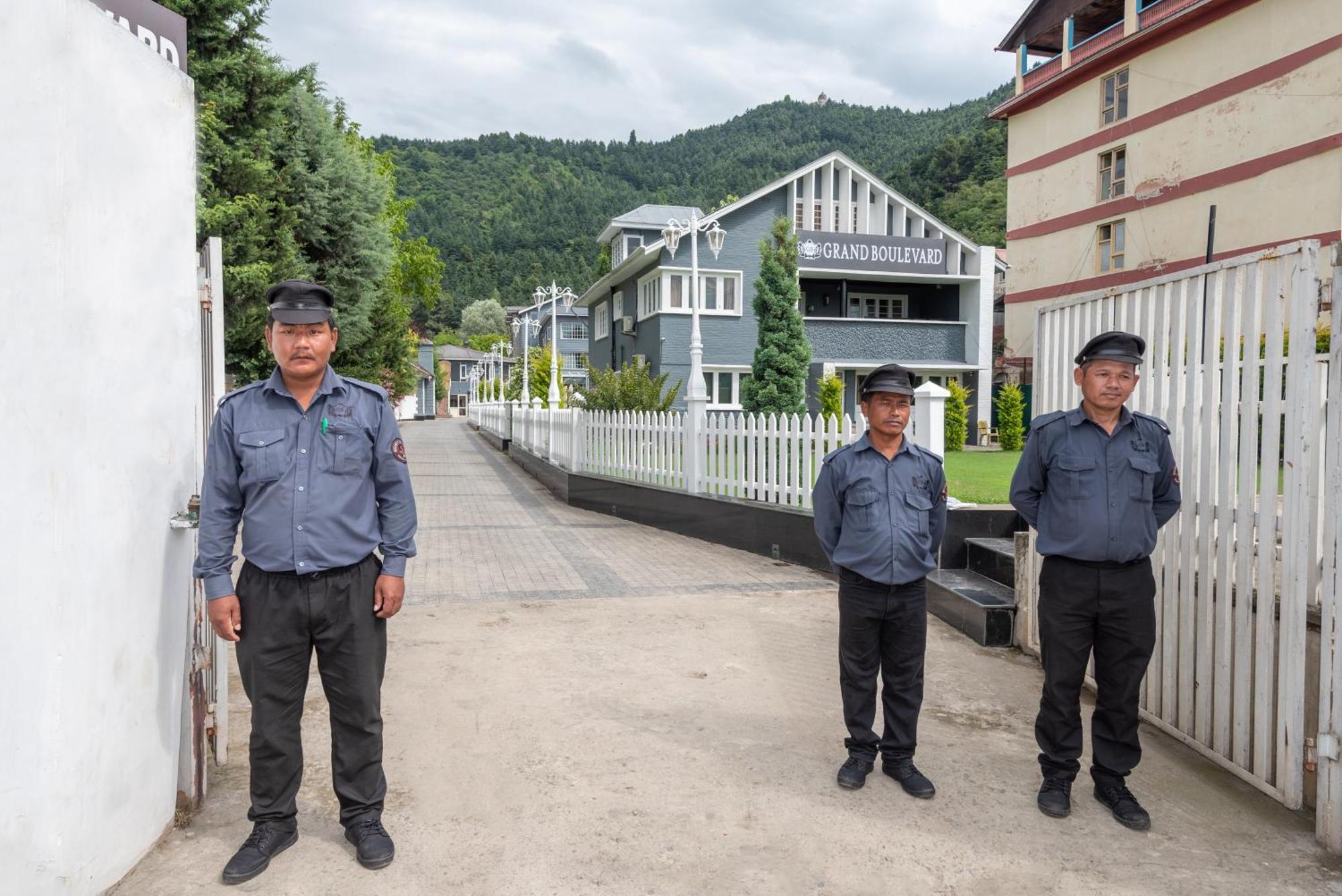 Hotel Grand Boulevard Durgjan Exterior foto
